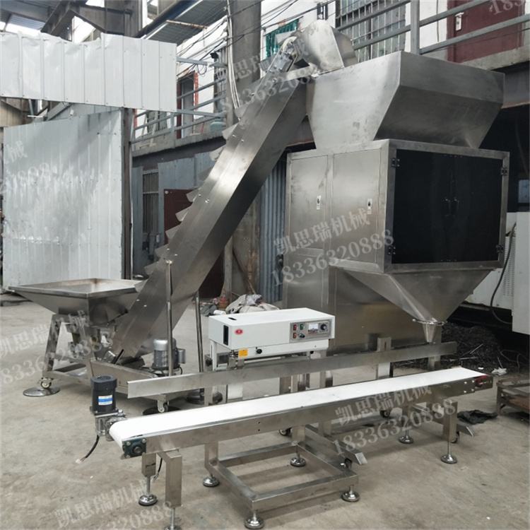 Automatic weighting and packaging machine for feed particles