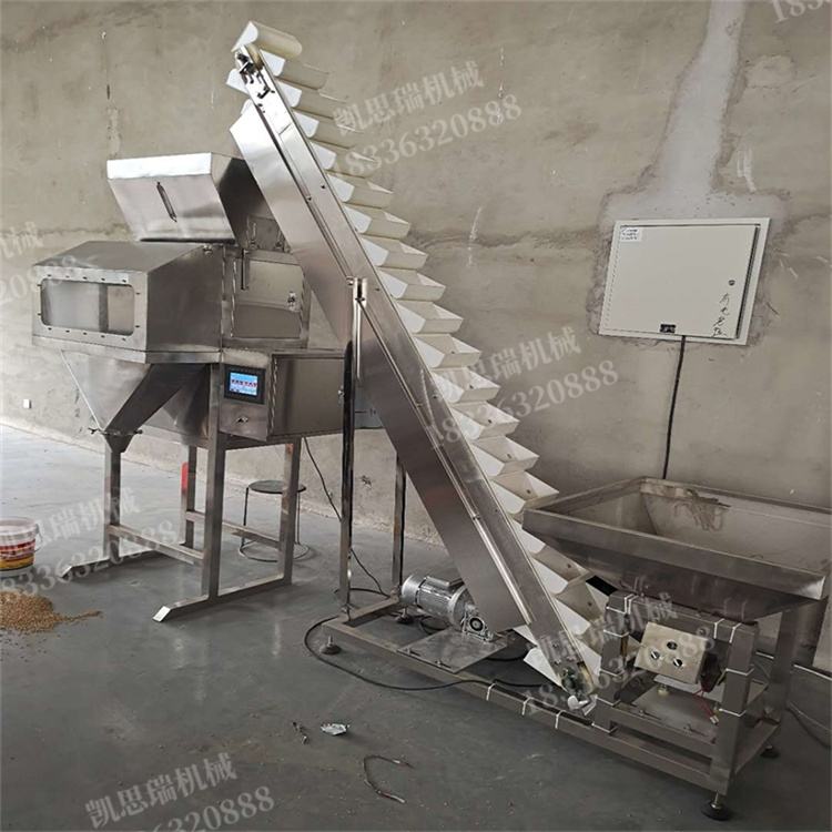 Automatic weighting and packaging machine for feed particles