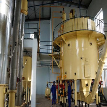 Pure physical leaching process for soybean puffing oil refining production line