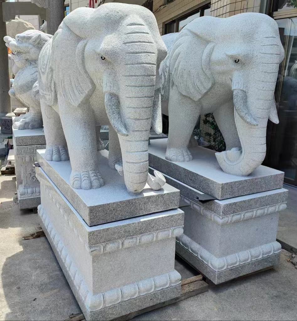 Granite Stone Carving Elephant Ornaments Customized by Stone Carving Elephants at the Entrance of Hotel Villas