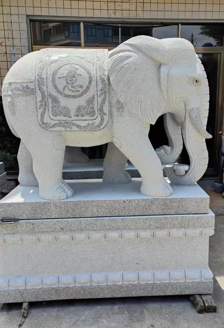 Granite Stone Carving Elephant Ornaments Customized by Stone Carving Elephants at the Entrance of Hotel Villas