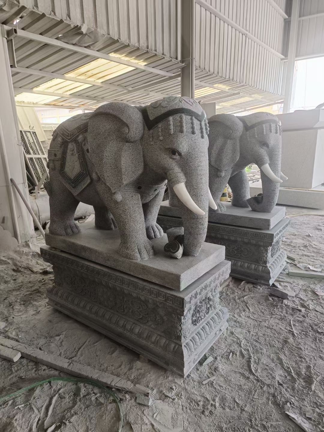 Granite Stone Carving Elephant Ornaments Customized by Stone Carving Elephants at the Entrance of Hotel Villas