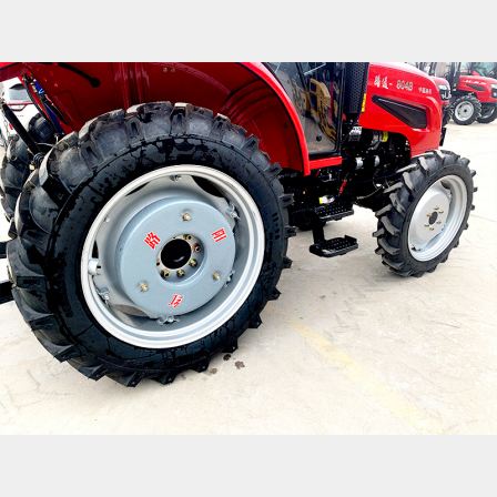China 4WD Lawn Tractor 90HP Wheeled Tractor as Agricultural Machinery for Sale