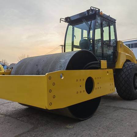 China Vibratory Compactor Single Drum 16 Ton Asphalt Roller for Road Compaction