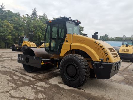 12 Tons Mechanical Drive Road Roller/Compactor with a Hand Brake and Foot Pedal Brake