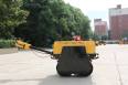 Hand-Pushed Road Roller Using Vertical Direct-Spray Air-Cooled Engine