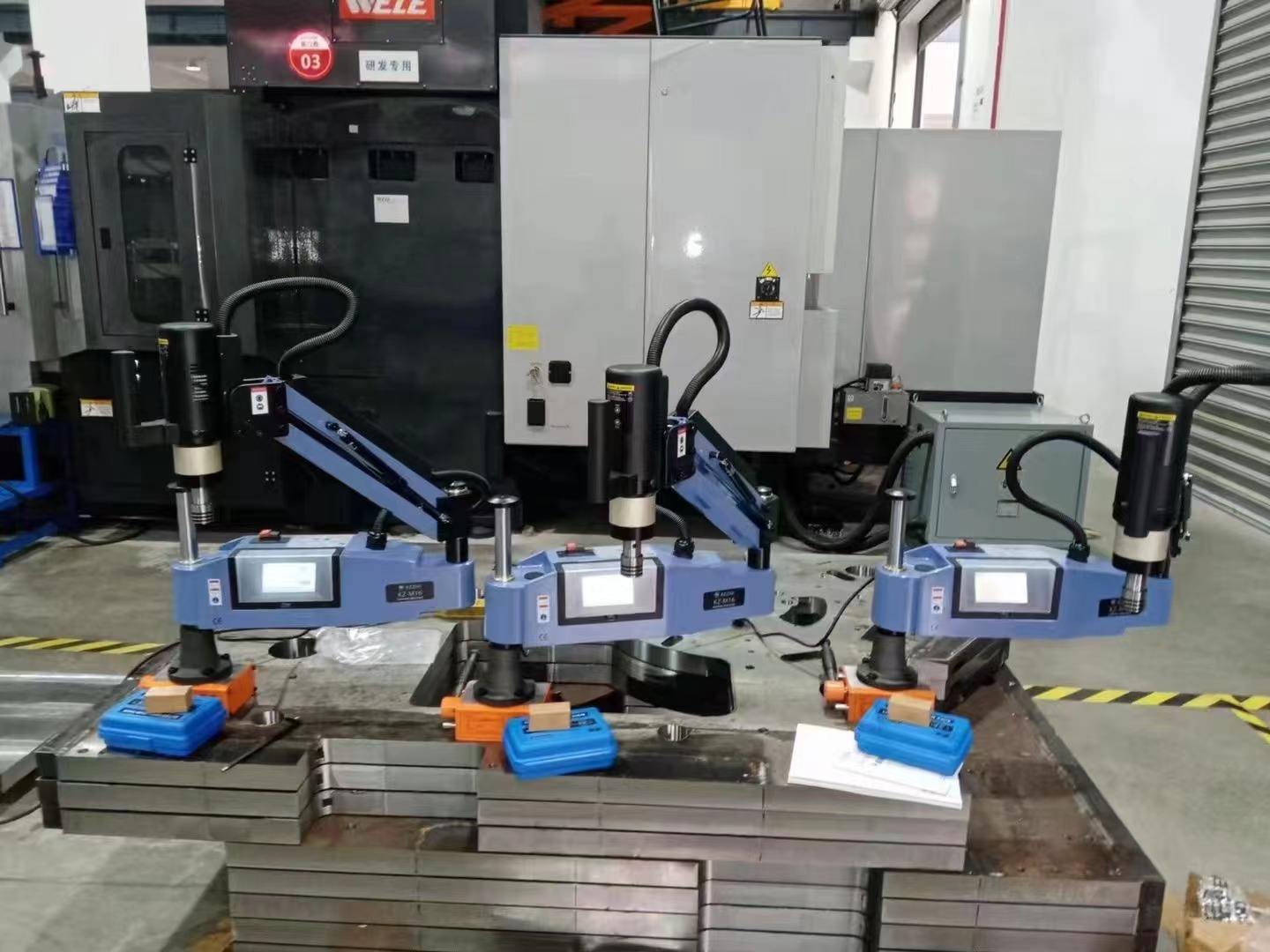 Desktop tapping machine fully automatic servo tapping machine CNC electric handheld universal joint