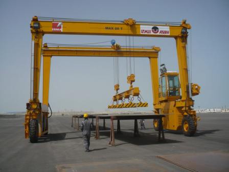 Mobile gantry crane with a Magnect sperader use in steel factory