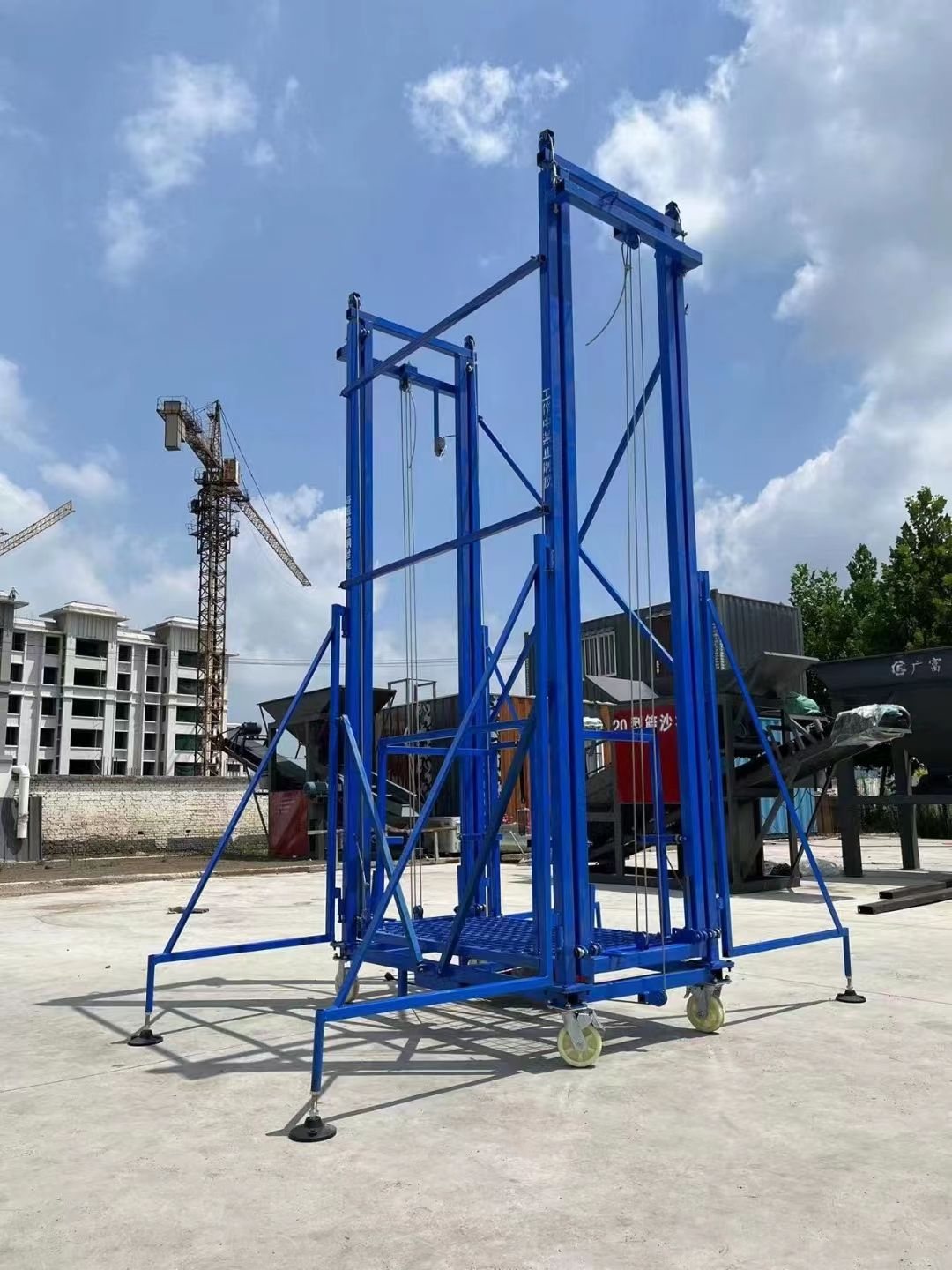 2023 New electric scaffold lift construction multi-functional remote control folding raised platform brick