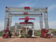 length 30m and width 4.5m steel plate will lift by Mobile gantry crane
