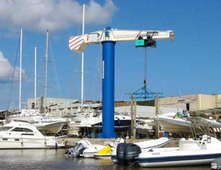 Marine jib crane for lifting boats