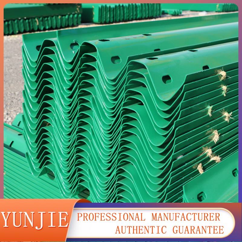 Q235 waveform guardrail hot-dip galvanized spray plastic guardrail board Expressway guardrail