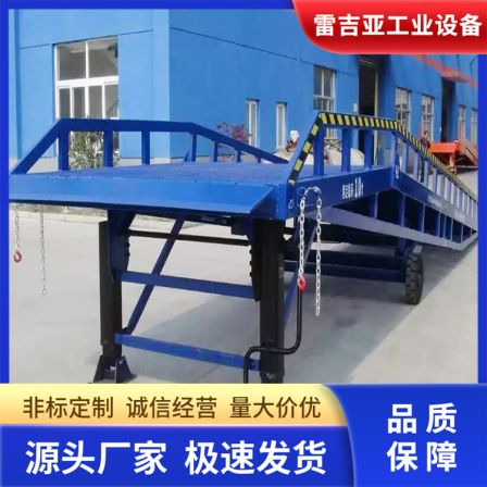 New mobile loading and unloading platform with electric hydraulic lift of 2 tons and 3 elevators for container loading and unloading