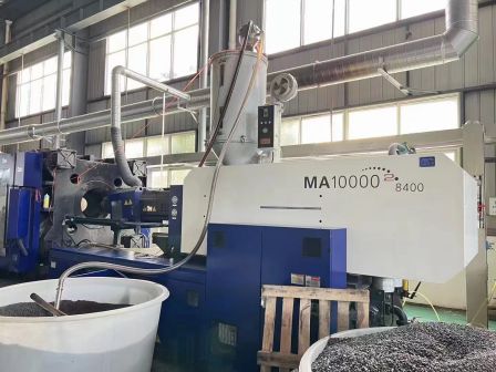 Haitian 1000 ton servo motor injection molding machine is in normal production at the factory