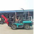 Car mounted off-road forklift with a balance weight of 2 tons, lifting and stacking height, four support point charging elevator