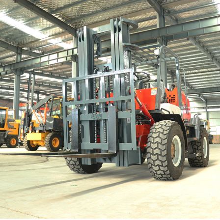 Riding and driving off-road forklifts, diesel integrated stacker trucks, transporting a three ton elevator