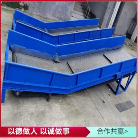 A wheeled movable belt conveyor for transporting grass feed