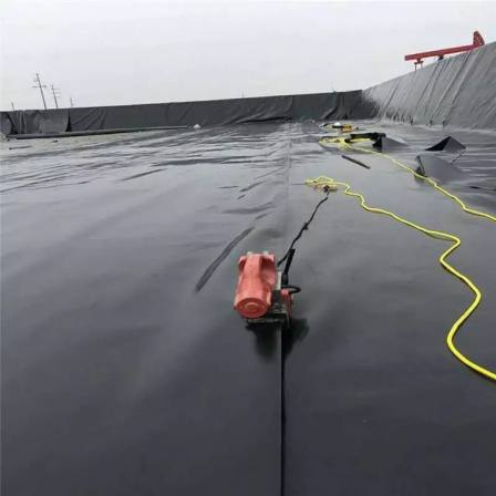 Black waterproof and anti-seepage geomembrane HDPE slope composite geomembrane, two fabrics and one membrane