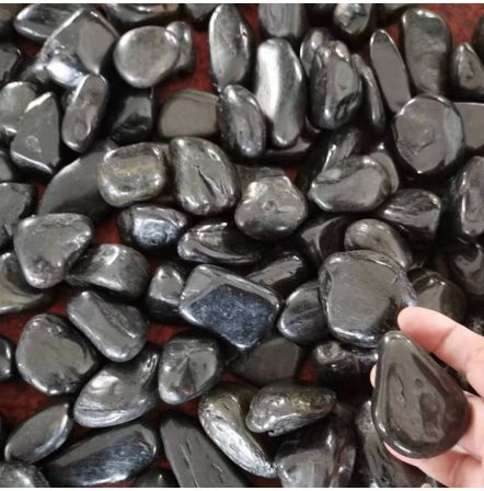 Wholesale of black cobblestone manufacturers for garden decoration engineering, paving, polishing, and rain flower stone with diverse specifications