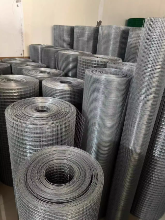 Manufacturer of galvanized welded wire mesh, customized wire diameter, and durable slope protection mesh for fish ponds
