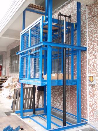 The operation of the double track cargo elevator from Guoqi is flexible, with a complete range of specifications and various options available