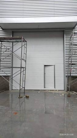 The opening method of steel structure factory doors is simple, and there are various styles of industrial swing doors for large workshops in Deshun