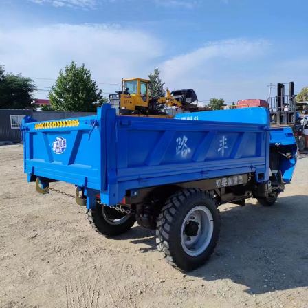 Fully enclosed diesel tricycle with auxiliary transmission and high and low gears, dump truck with elevated auxiliary baffle, tipper truck