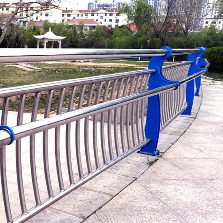 Stainless steel bridge guardrail, spray plastic composite pipe anti-collision railing, river view railing, lighting isolation, overpass railing, outdoor handrail, railing package installation