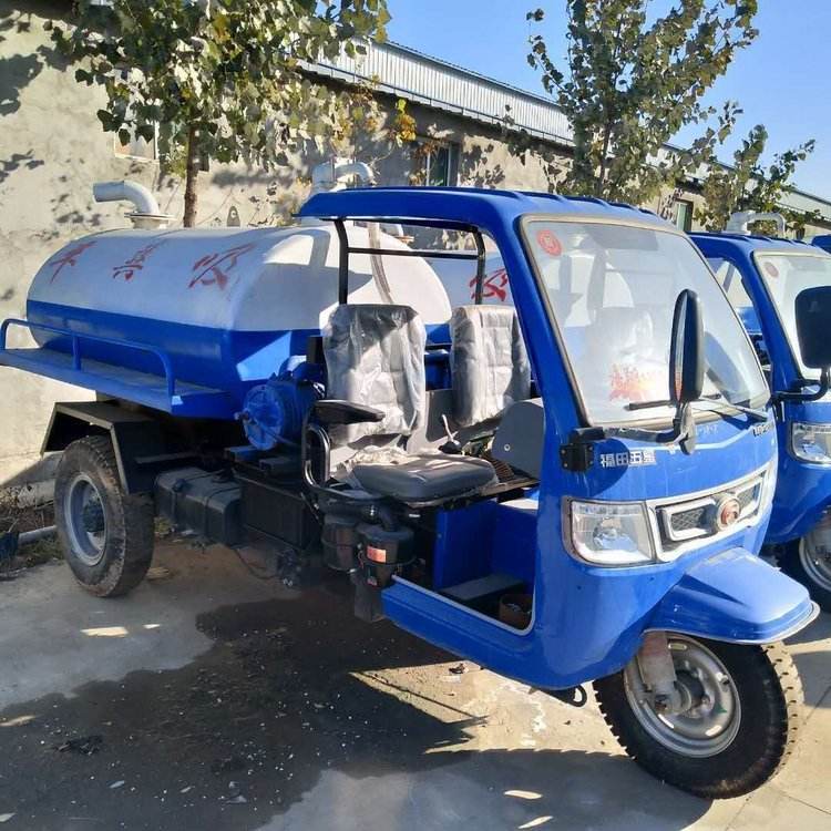 Miniature large residential area road cleaning and dust suction three wheeled manure truck Huihong