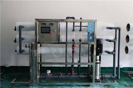 Xinwei Water Treatment Equipment is professionally customized with a 3-ton reverse osmosis pure water machine, which is environmentally friendly, energy-saving, and efficient