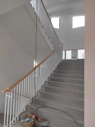 Iron staircase wooden handrails, zinc steel staircase handrails, new installation simple, convenient, and fast