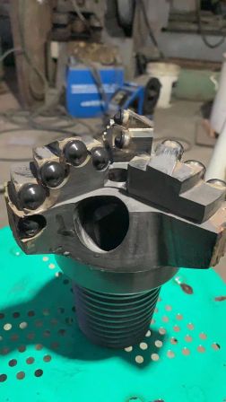 PDC industrial drill bit with strong adaptability for large-diameter pile foundation construction, hole expansion and assembly