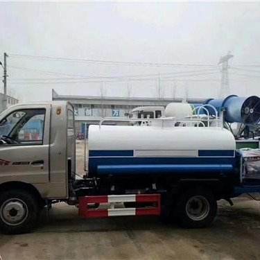 Driving type fog gun truck Environmental friendly and unpowered road fog gun truck in Huihong community