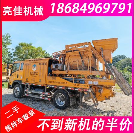 Vehicle mounted concrete mixing integrated machine, mixer with conveyor pump, integrated machine, cement mixing and conveying integrated vehicle