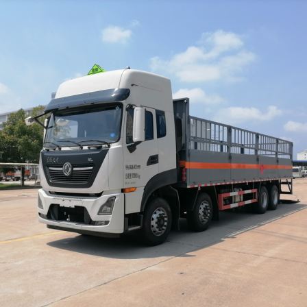 Dongfeng Tianlong, a dangerous truck with four front and eight rear gas cylinders, can carry 19 tons in a movable warehouse on National VI