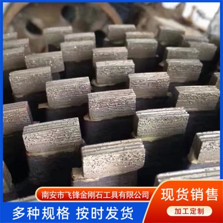 Diamond nozzle, diamond blade, nozzle body, sand mixing chamber, long and durable service life