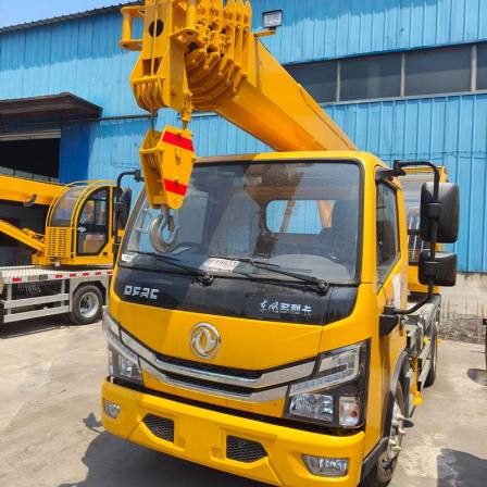 The national six blue brand truck crane can be used for urban operations, and the lifting machinery can be equipped with hanging baskets for high-altitude operations, with rich configurations for operation