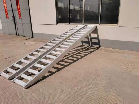 Various models of Elephant Aluminum Alloy Climbing Ladders Harvester Climbing Ladders have sufficient inventory and are directly shipped by manufacturers