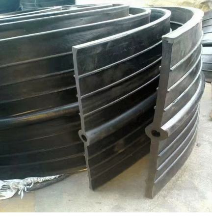 Huiye Natural Rubber High Tensile Strength 450 * 10CB Medium Buried Rubber Waterstop Large Hole Manufacturer