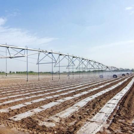 Remote irrigation equipment for farmland - Pointer type sprinkler machine - Horizontal self moving clockwise center support shaft end spray gun