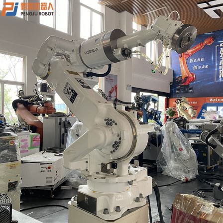 Used industrial robot Yaskawa CR50 for handling, picking up, and spraying. The arm span of the robot is 2046mm, and the load is 50kg