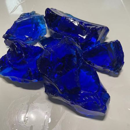 Sapphire blue glass blocks 2-3cm, complete specifications, colored glass stone decoration, 3-5cm blue glass