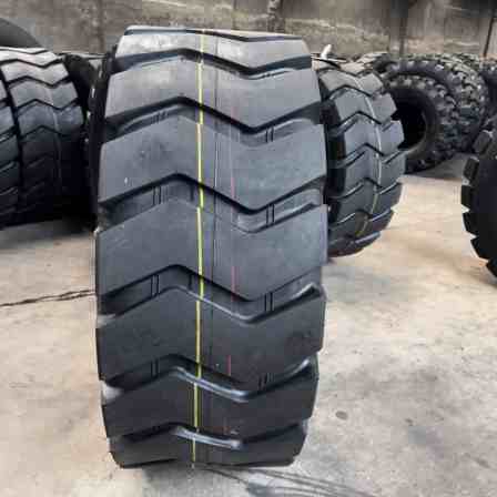 Horizontal fine groove XCMG 20.57016 weight loader forklift 50 sand field tire assembly