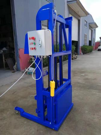 Mining metal and plastic material elevator, garbage bin tipping machine, loading equipment