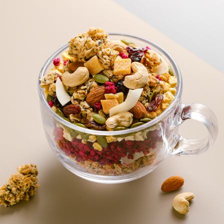 Sanchang Oat Crispy Rich Ingredients with Freeze Dried Strawberries for One Piece Delivery with a Shelf Life of 12 months