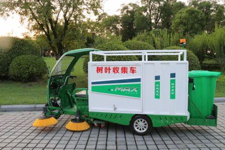 Leaf collection vehicle, efficient road cleaning vehicle, four brushes and one suction, produced by Dinghong Environmental Sanitation Source