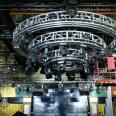 Juchen can be used for large-scale performances in studios, bars, elevators, rotating stage equipment, color red