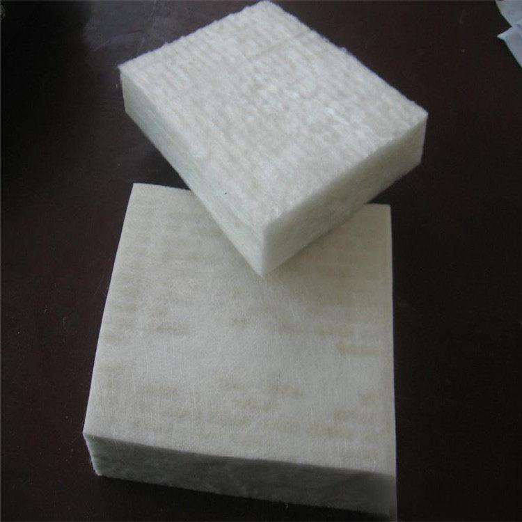 Glass wool composite polypropylene film with a unit weight of 24KG/m ³  Waterproof and breathable film