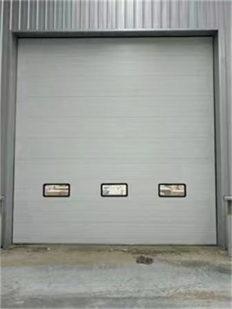 Colored steel sandwich panel door opening method is simple and various styles are used for industrial flat door opening in large workshops in Deshun