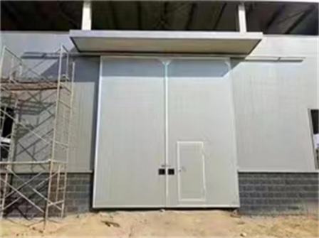 The industrial door body is light and not easy to deform. Polyurethane insulated door hanging rail Sliding door Deshun